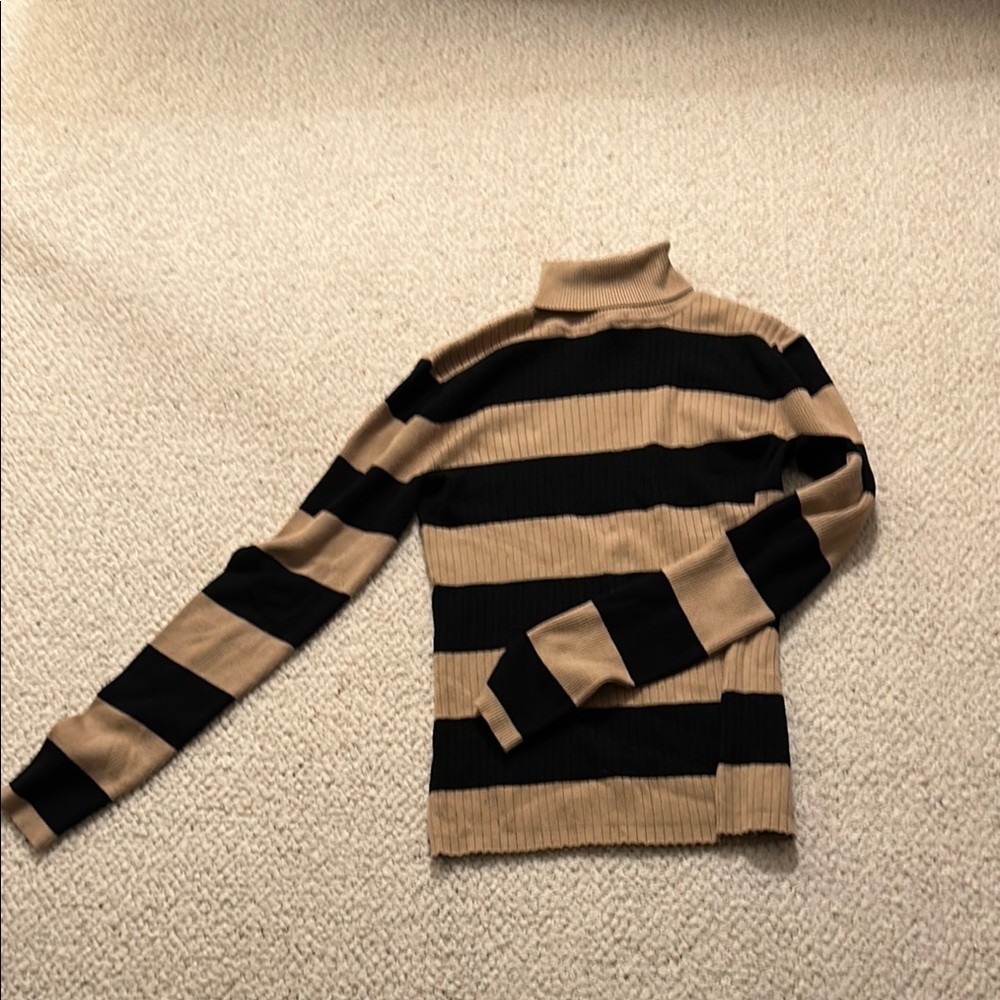 Light weight sweater
